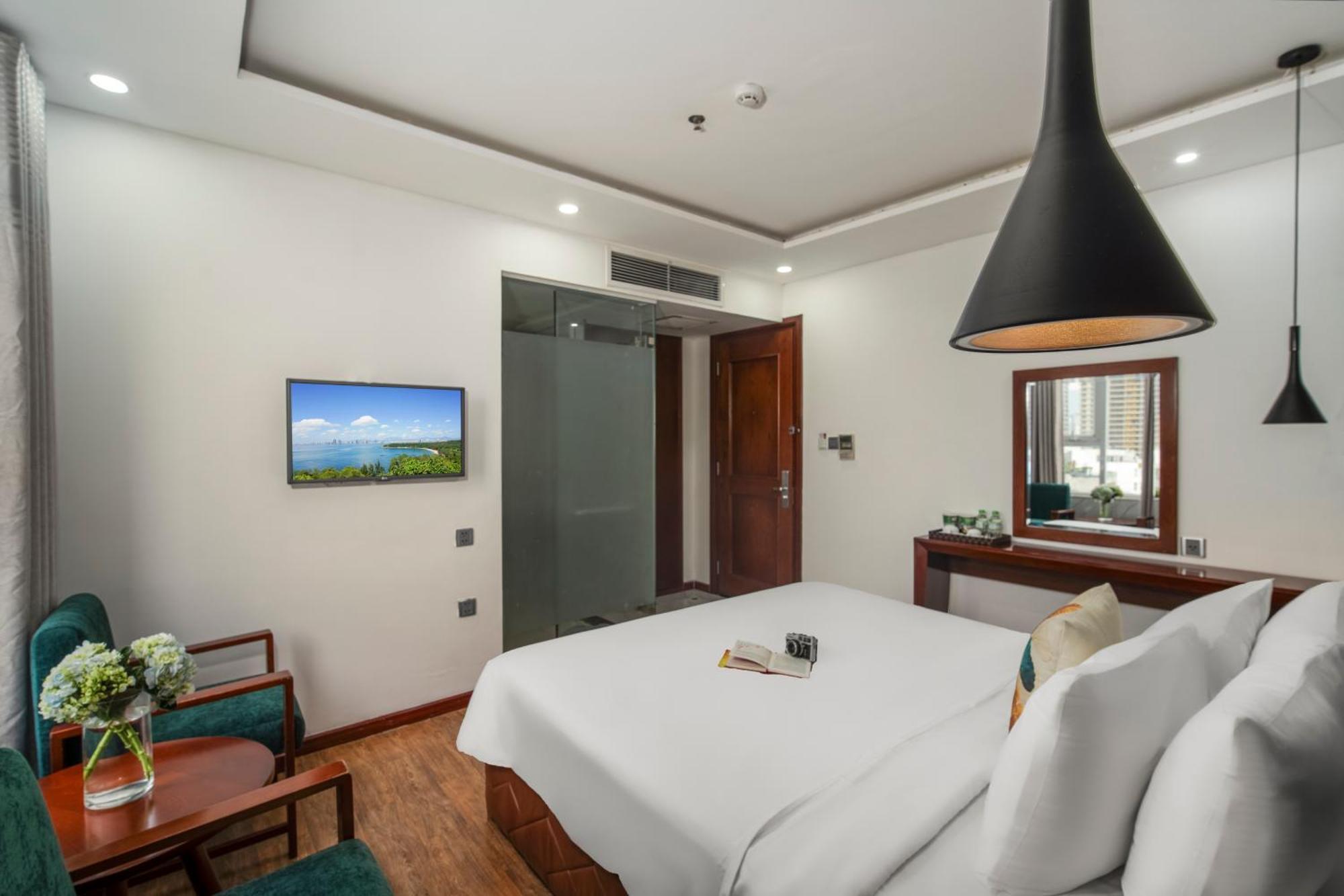 Crystal Hotel By Ha My Danang Exterior photo